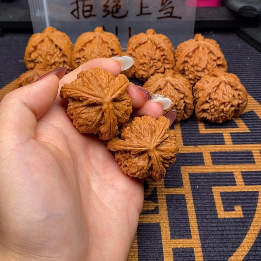 文玩核桃吊坠小*儿白狮子