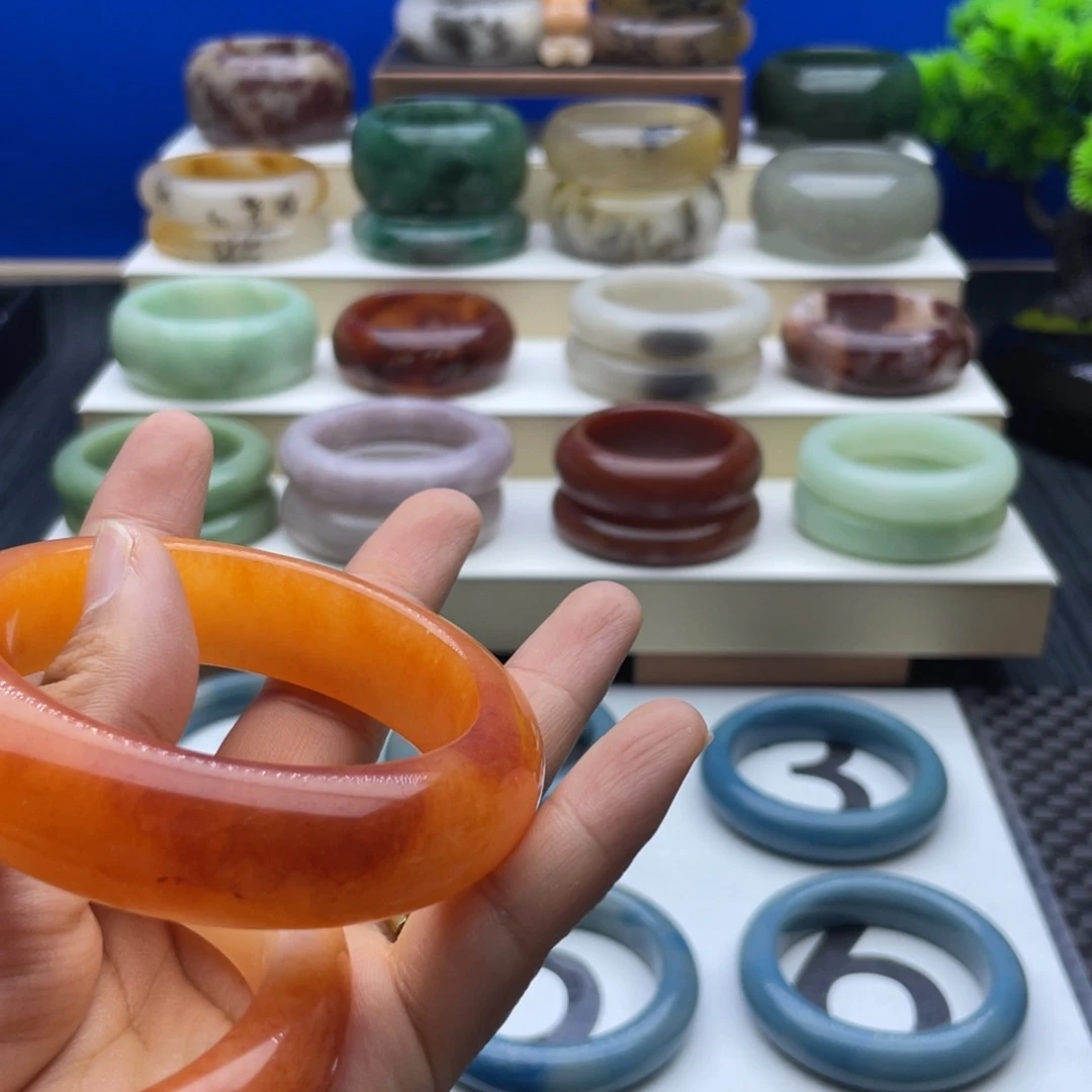 石英质玉手镯未镶嵌阳**媚