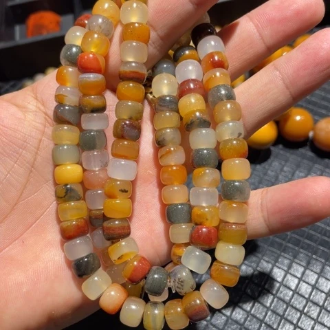 【闪购商品】未镶嵌石英质玉（黄龙玉）套链