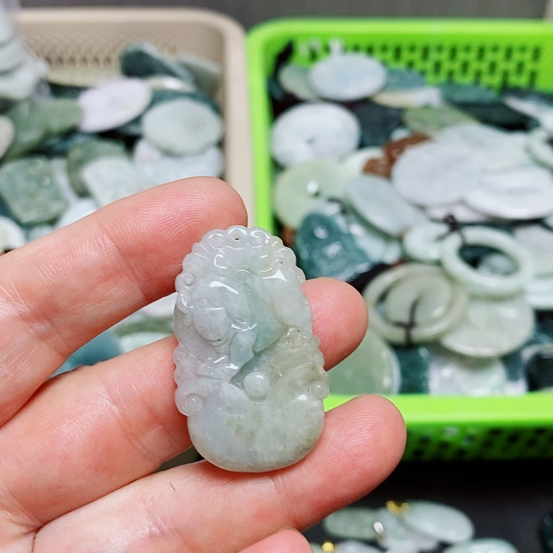 翡翠未镶嵌颈饰纯天然