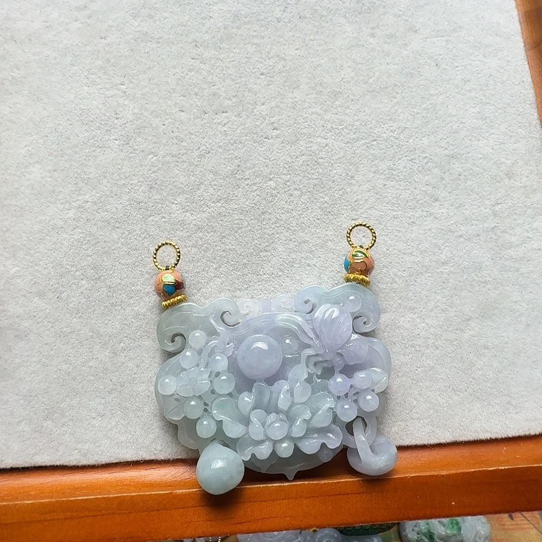 翡翠未镶嵌吊坠(赠链)