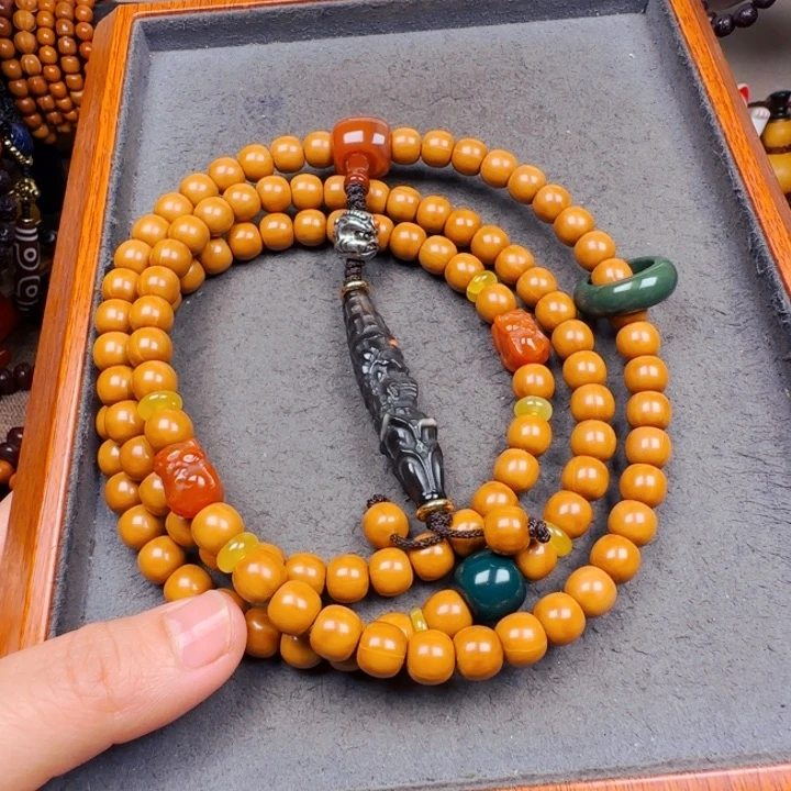 小***伟吊坠猴头核桃脖挂