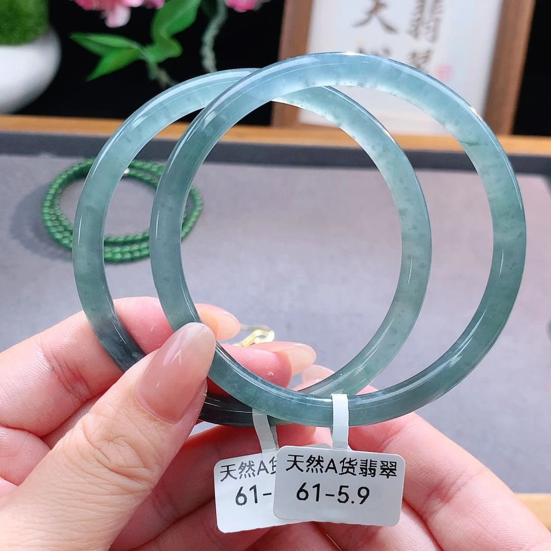 未镶嵌手镯（圆镯）翡翠