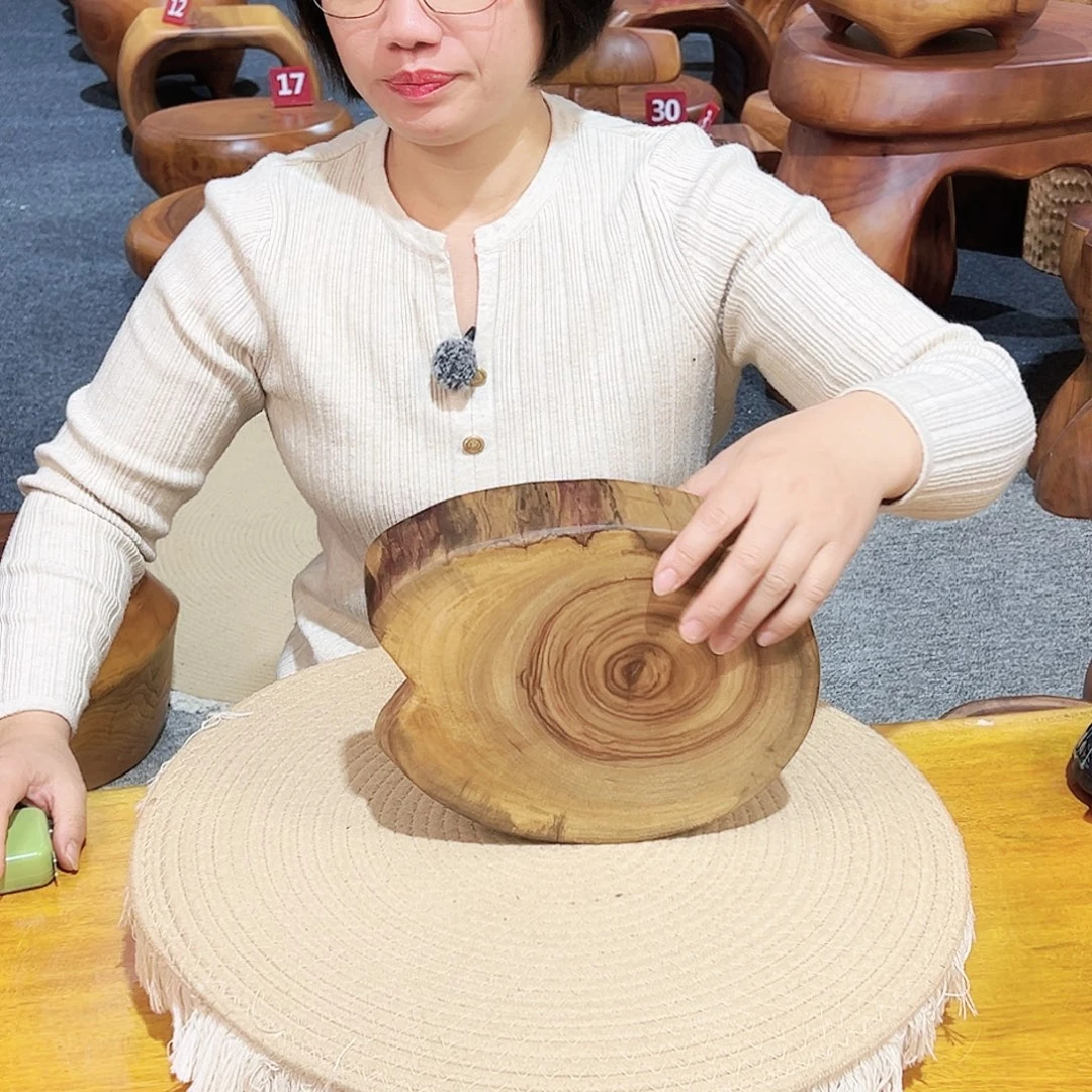 1 号香樟木尺寸：24-15-4cm