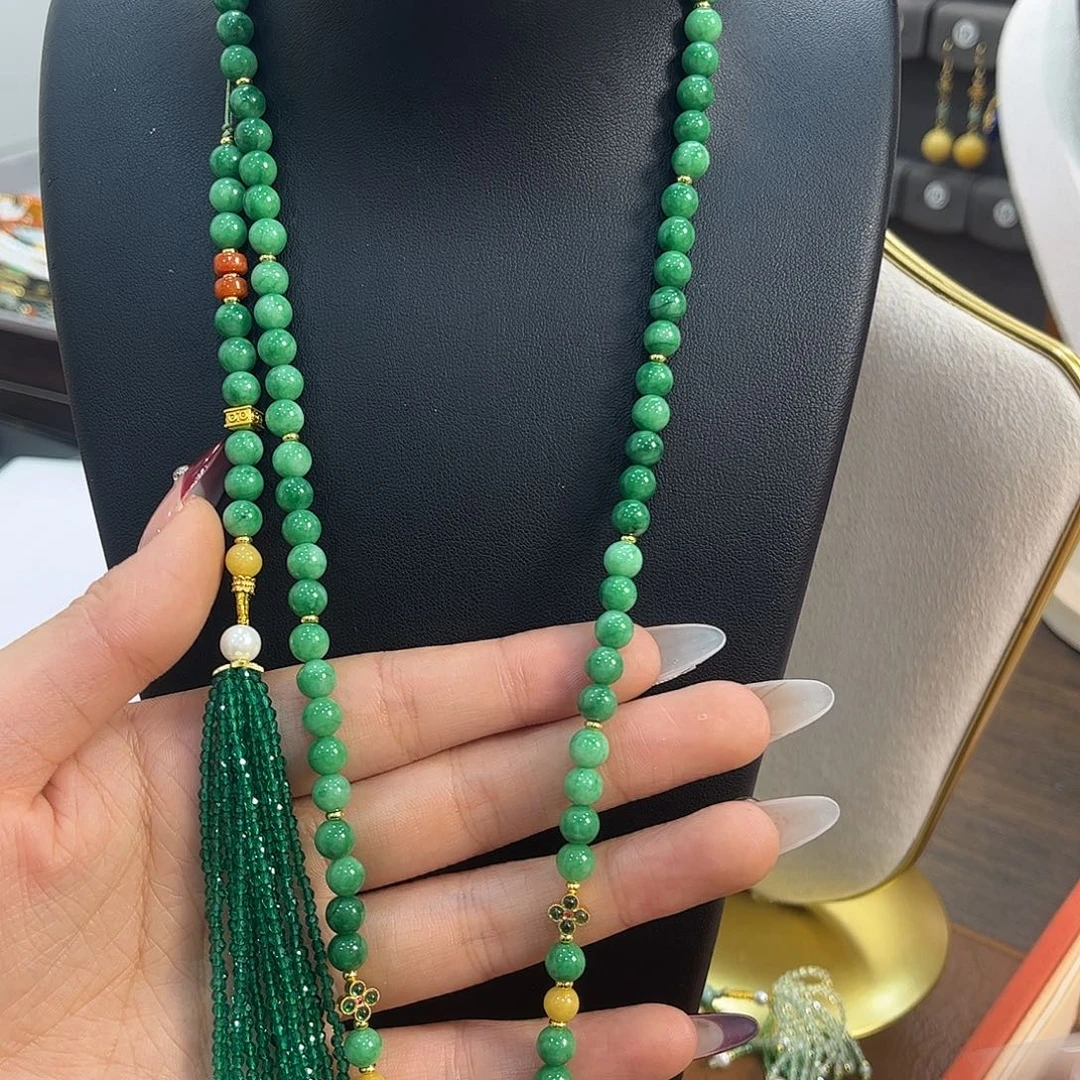 翡翠未镶嵌颈饰炸