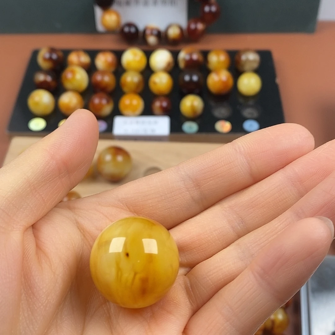 燕***坊裸石琥珀未镶嵌蜜蜡