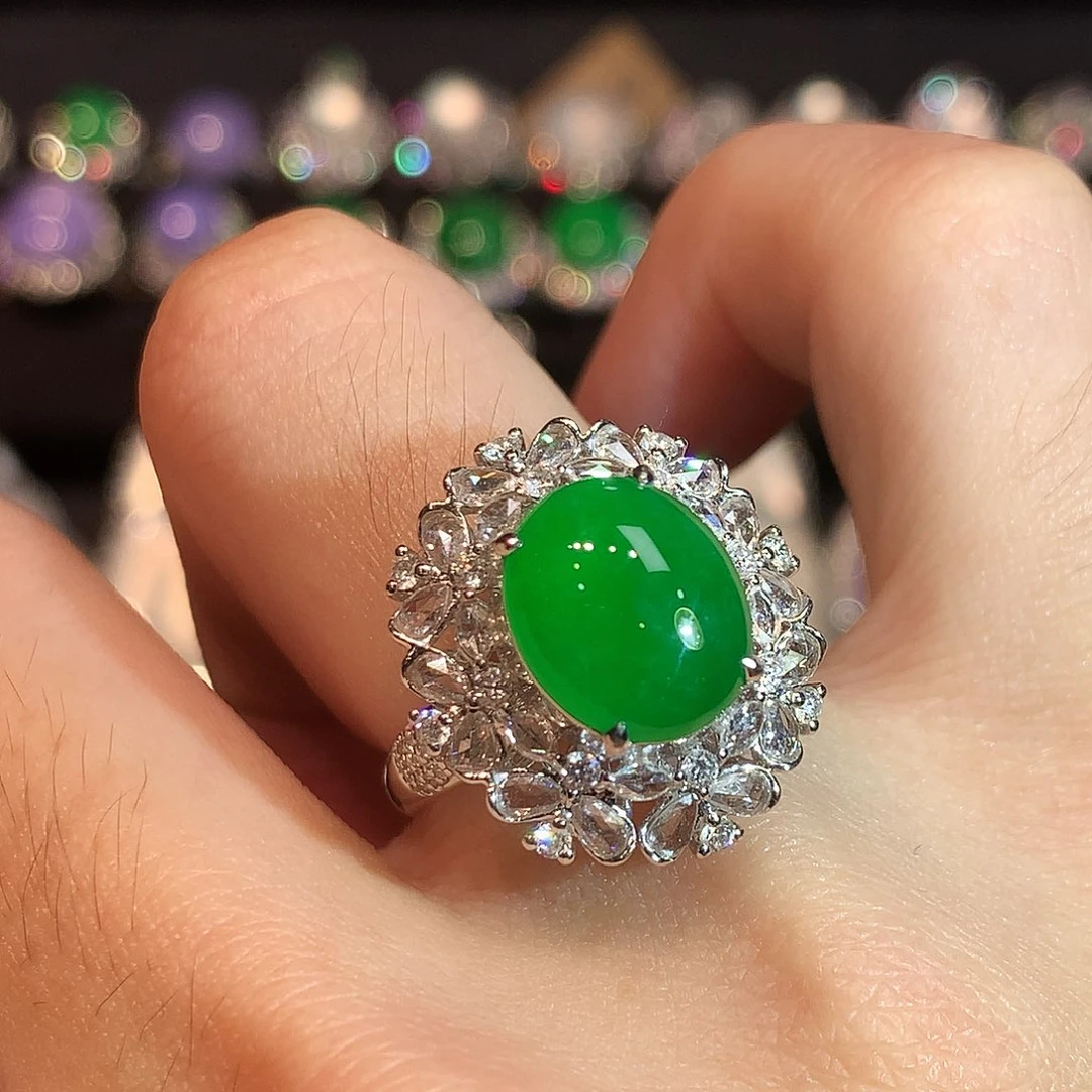 翡翠18K金镶嵌戒指高冰浓阳绿大蛋面戒指