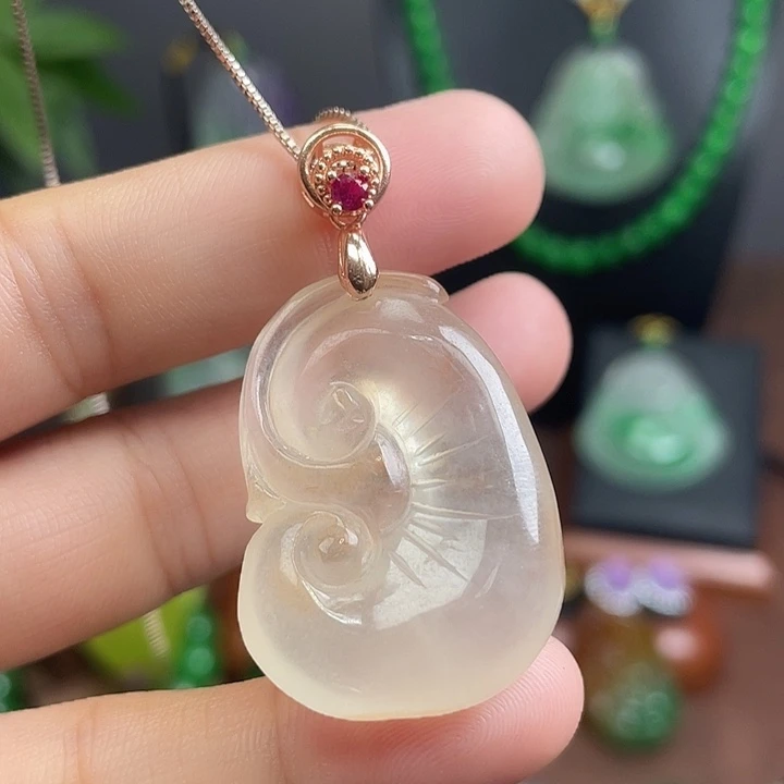 翡翠未镶嵌吊坠(赠链)