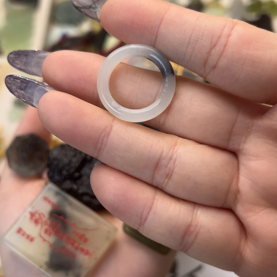 蛇纹石玉颈饰合金