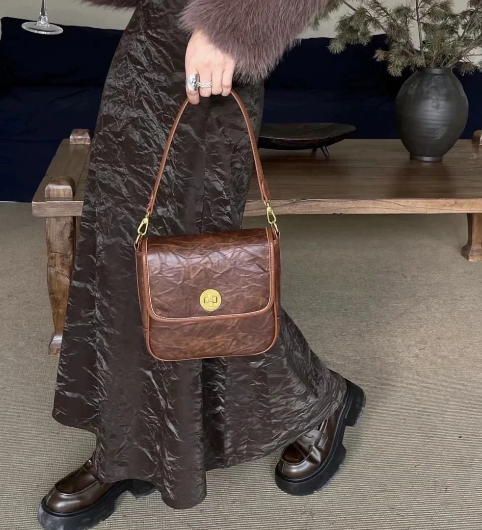 高级质感小包包女腋下2024包包新款时尚复古单肩斜挎包百搭小方包