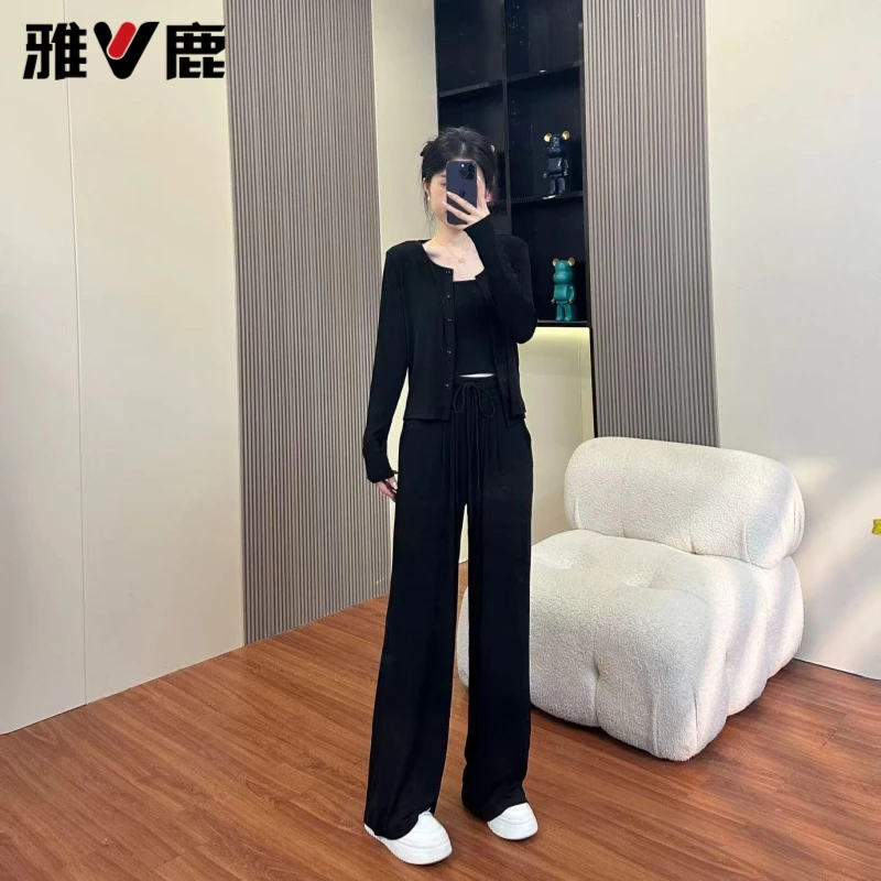 雅鹿松弛感休闲套装女秋季2025新款开衫吊带阔腿裤三件套
