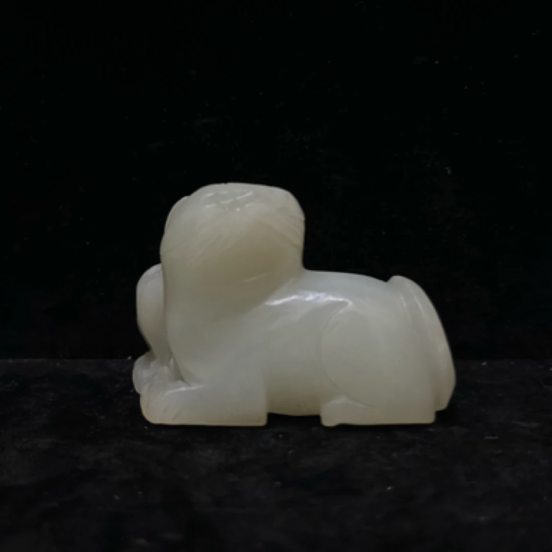 清代和田玉雕瑞兽雕件