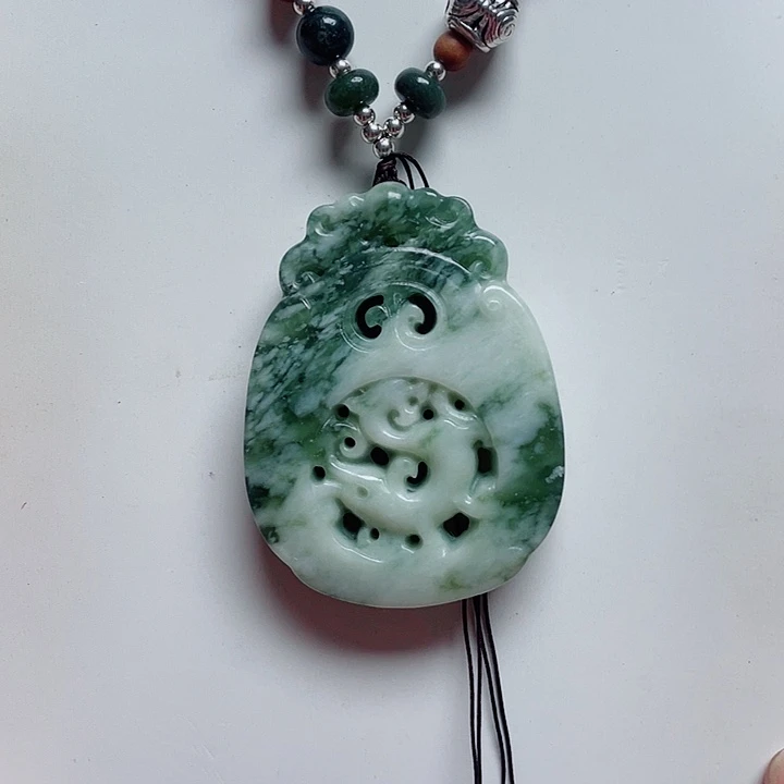 姝***人透闪石-蛇纹石玉未镶嵌颈饰