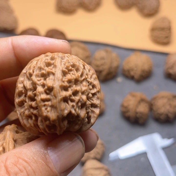 茶***米文玩核桃把件核老闷