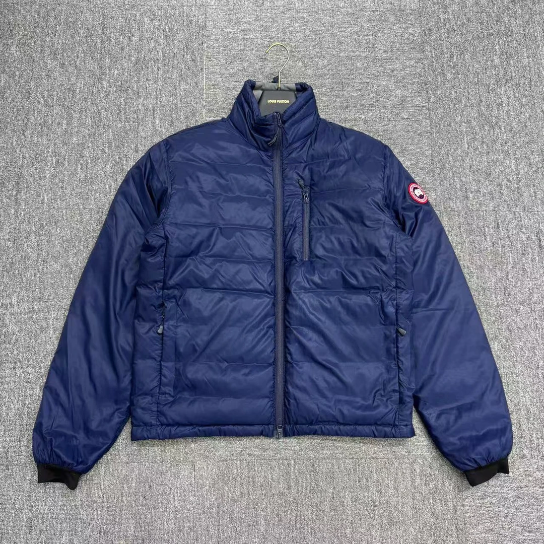 99新 CANADA GOOSE 纯色羽绒服/M码/编码19080