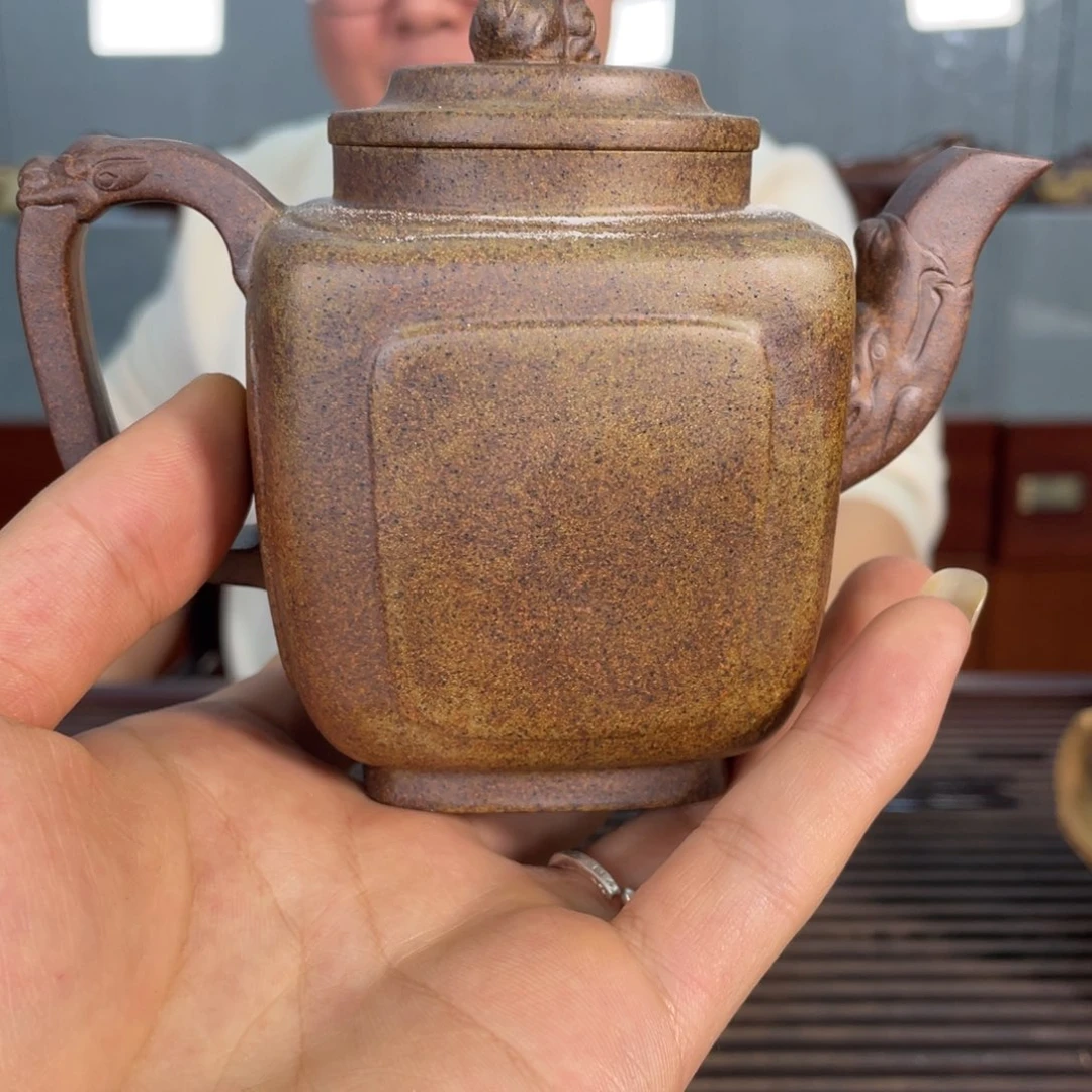 紫砂茶壶小女孩被吓晕