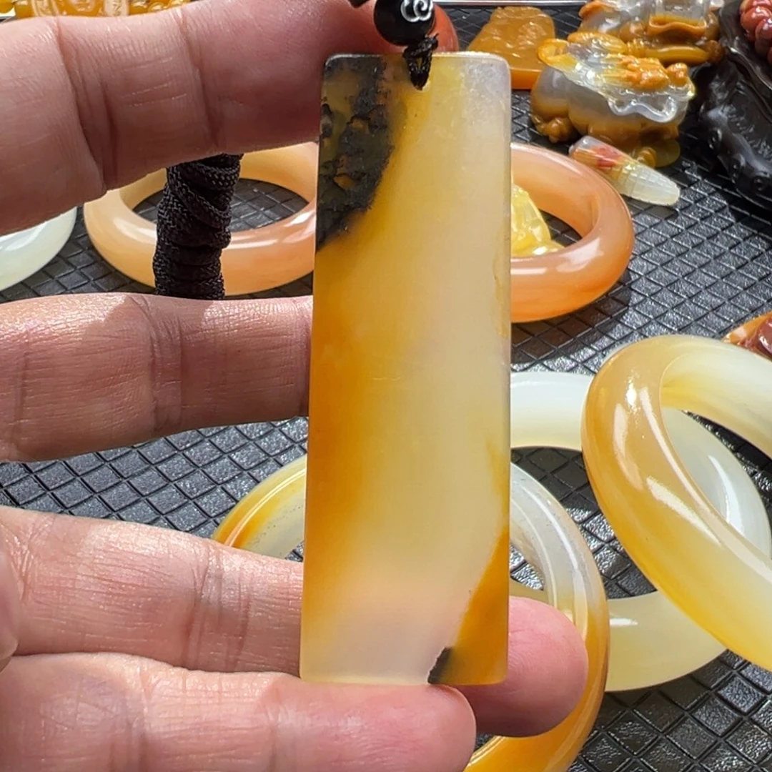 石英质玉未镶嵌颈饰