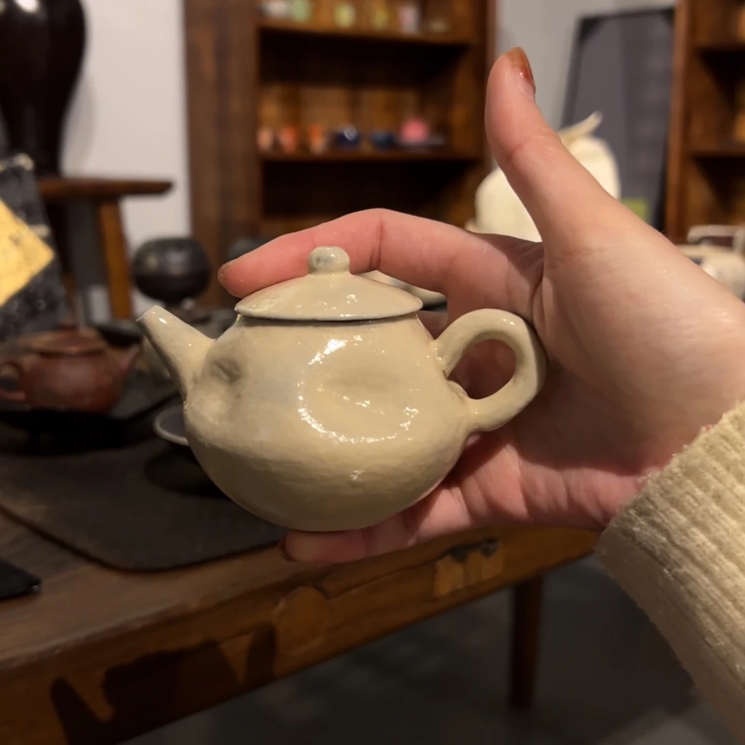 摆件陶瓷。    陶瓷。