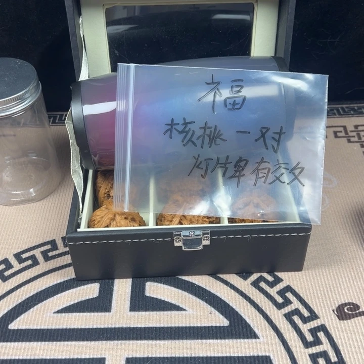 魏***高文玩核桃吊坠随机