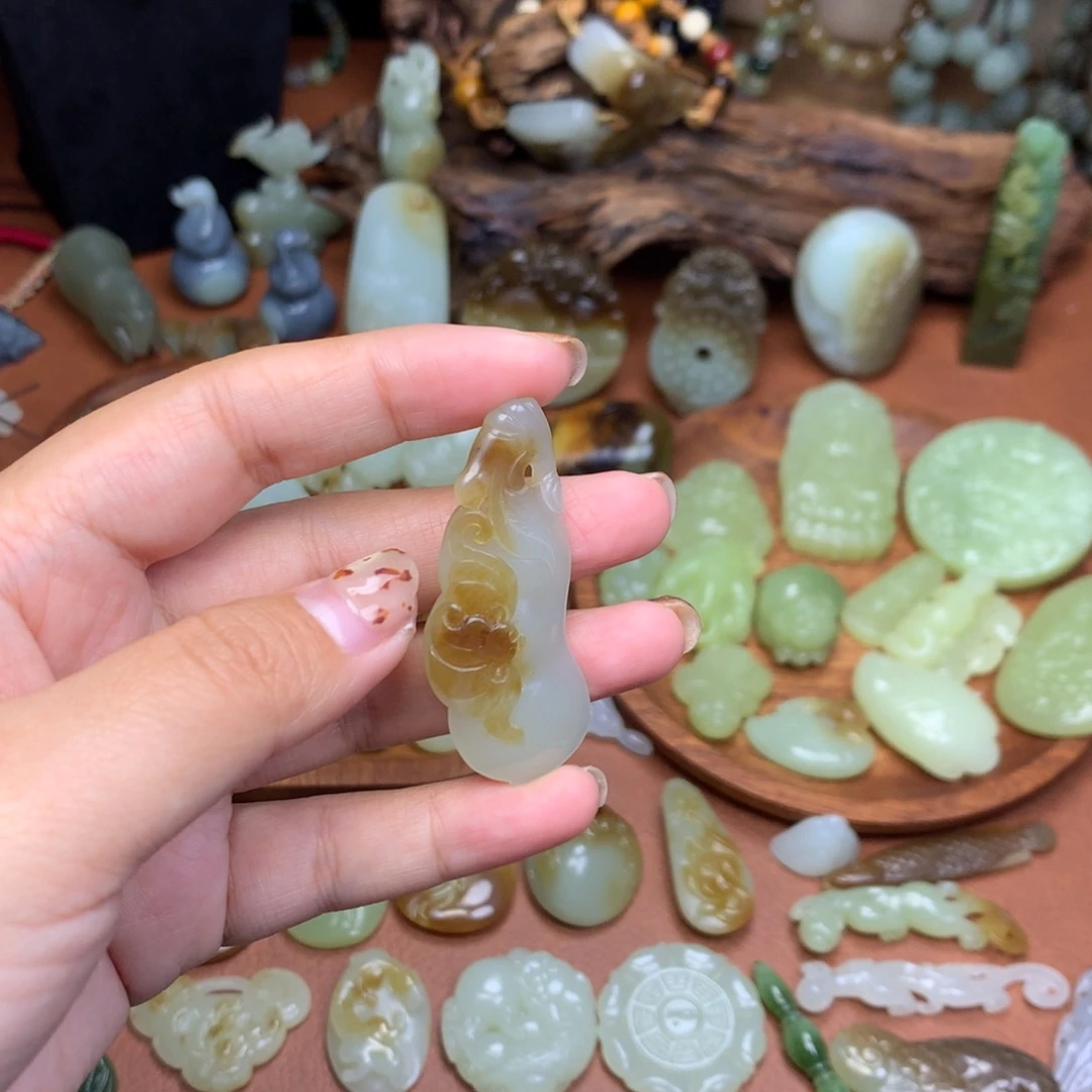 和田玉未镶嵌挂件