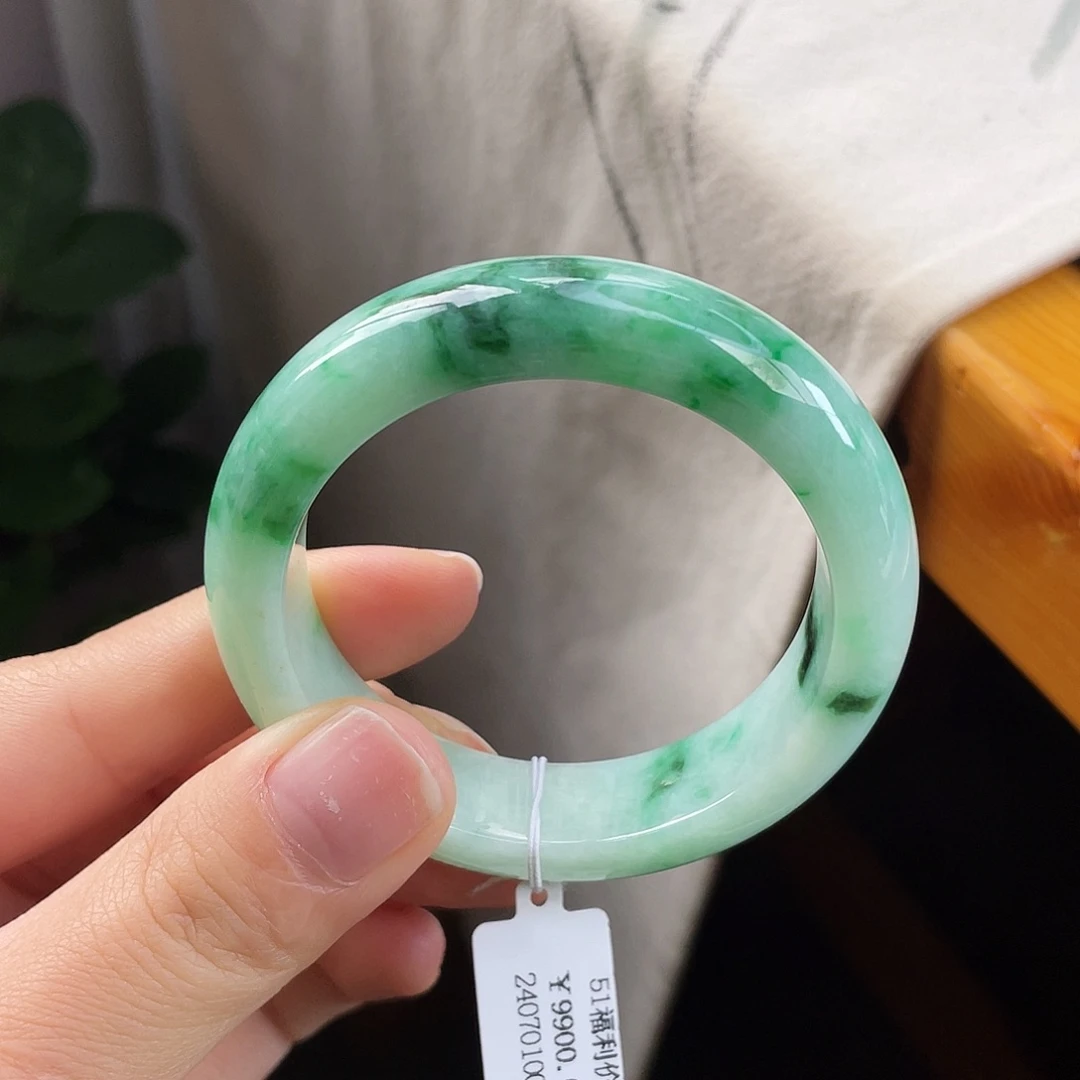 翡翠未镶嵌手镯51细糯白底青轮胎