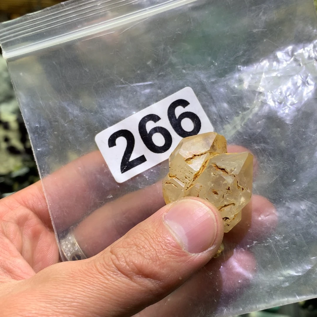 紫晶珠宝半成品未镶嵌菠****）水晶266