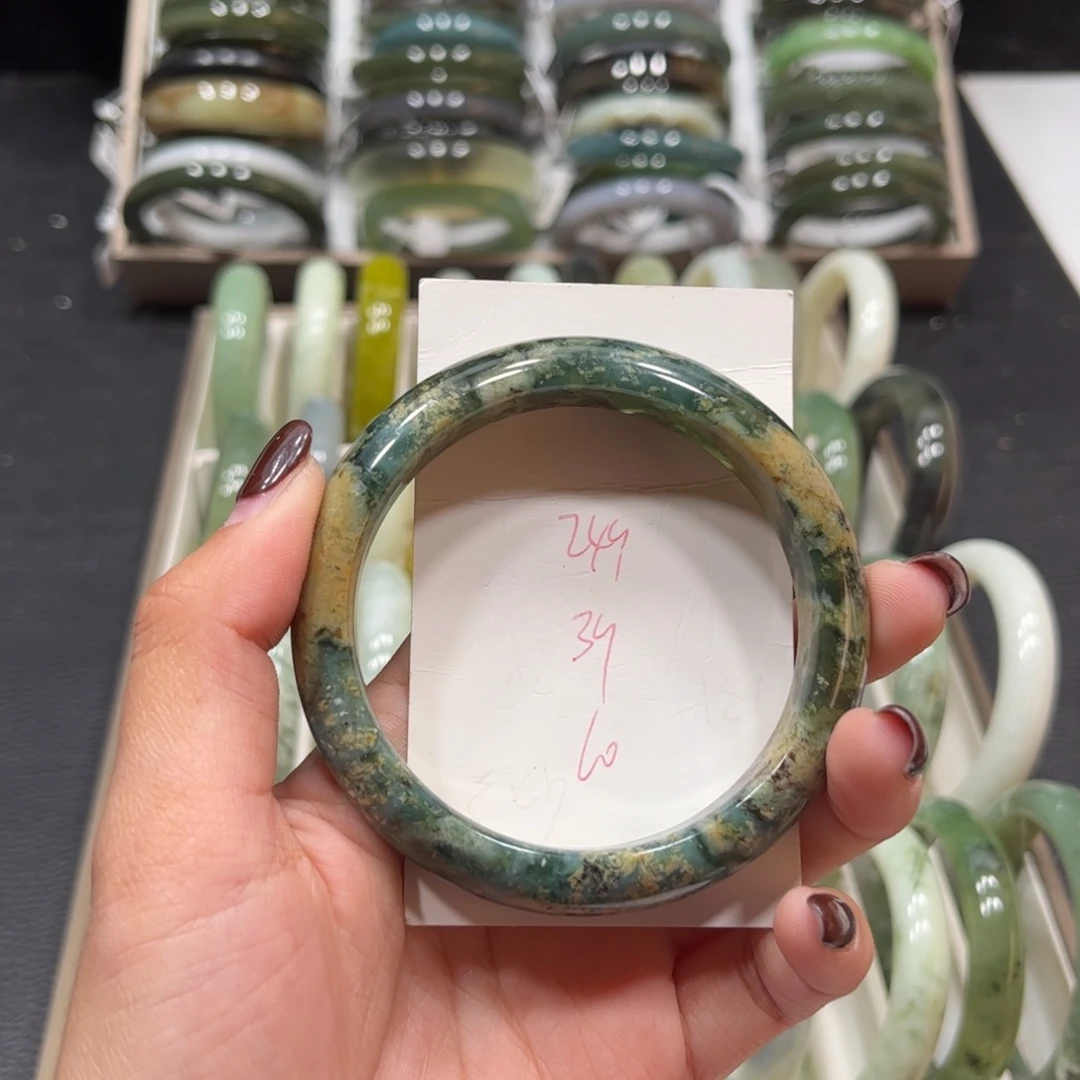 蛇纹石玉未镶嵌手镯