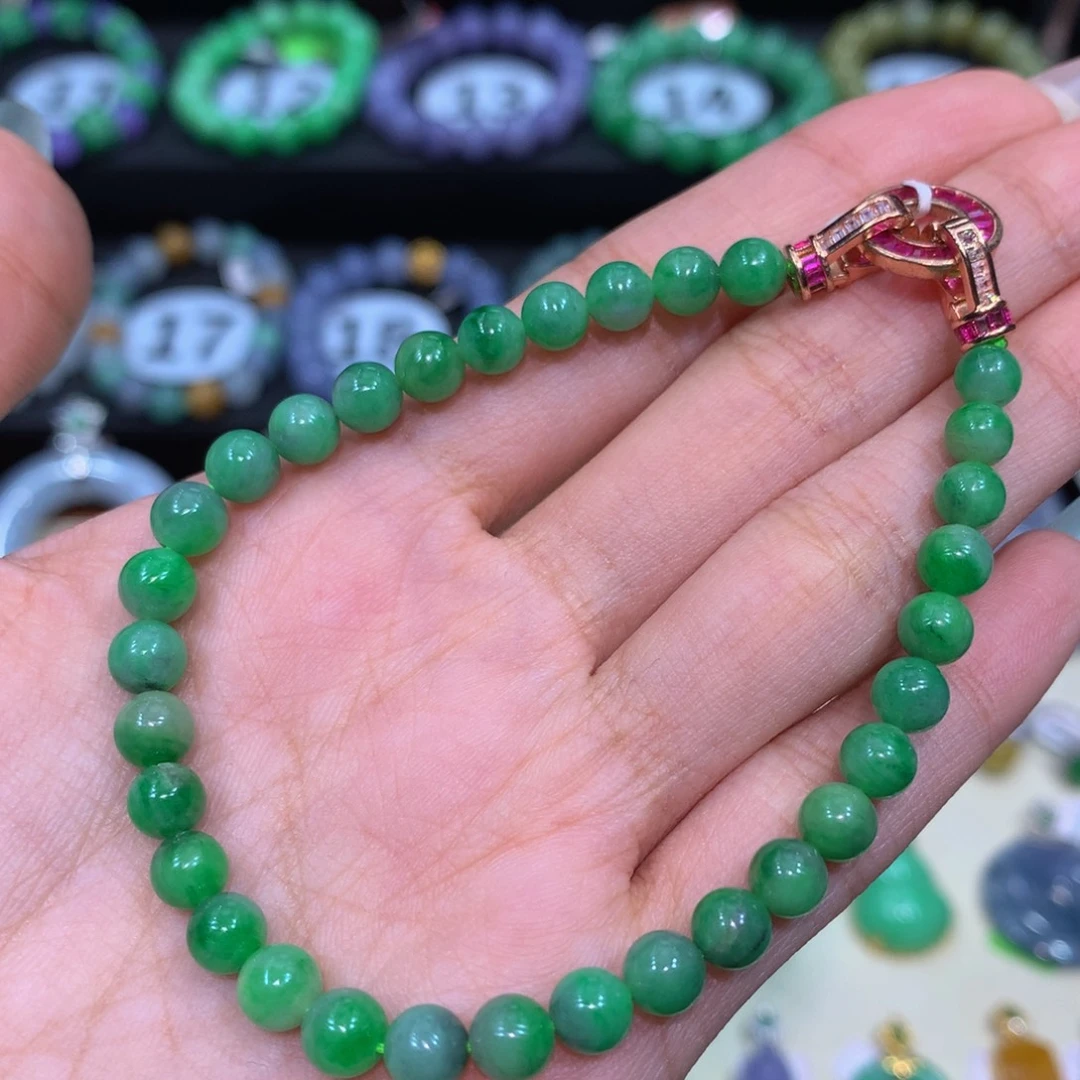 向***汗翡翠未镶嵌颈饰翡翠