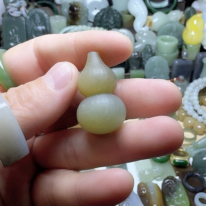 和田玉（青白玉）未镶嵌珠宝奇石