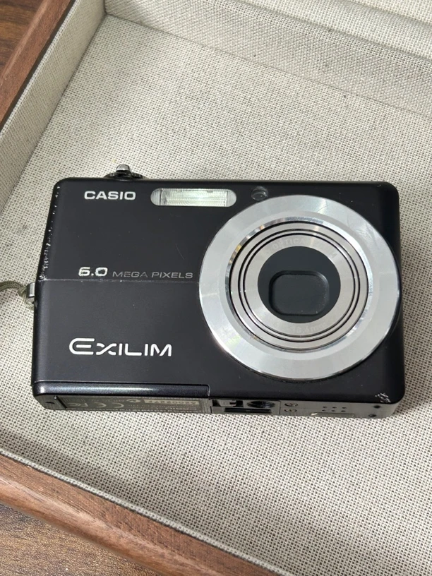 9新 Casio/卡西欧 z600 黑色 复古ccd数码相机