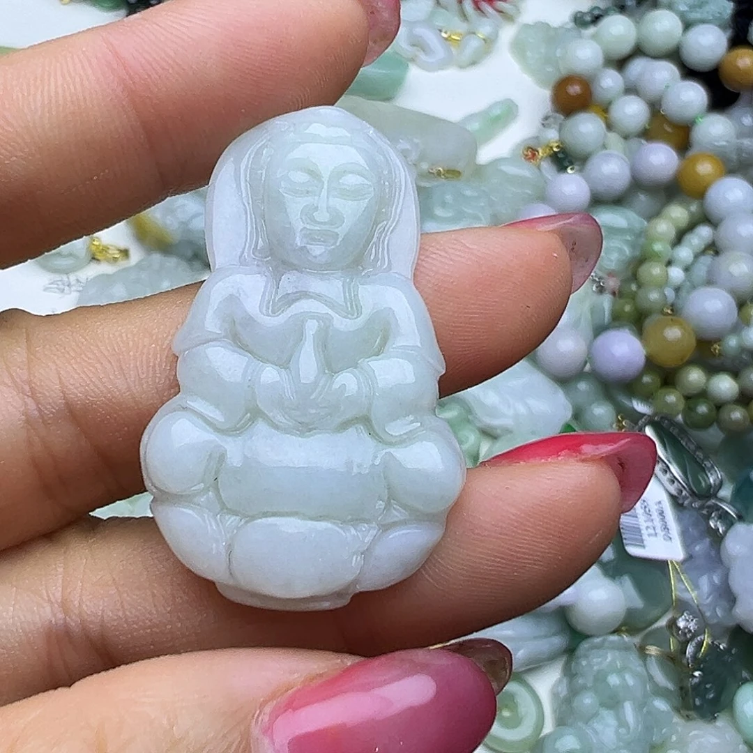 翡翠未镶嵌颈饰富贵