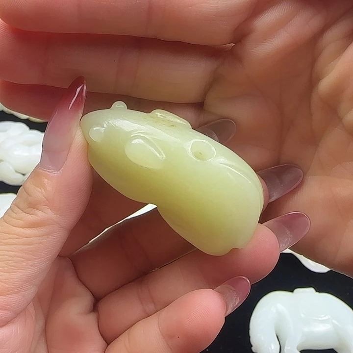 和田玉（糖玉）未镶嵌颈饰