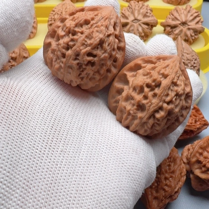 核桃39尺金牛文玩