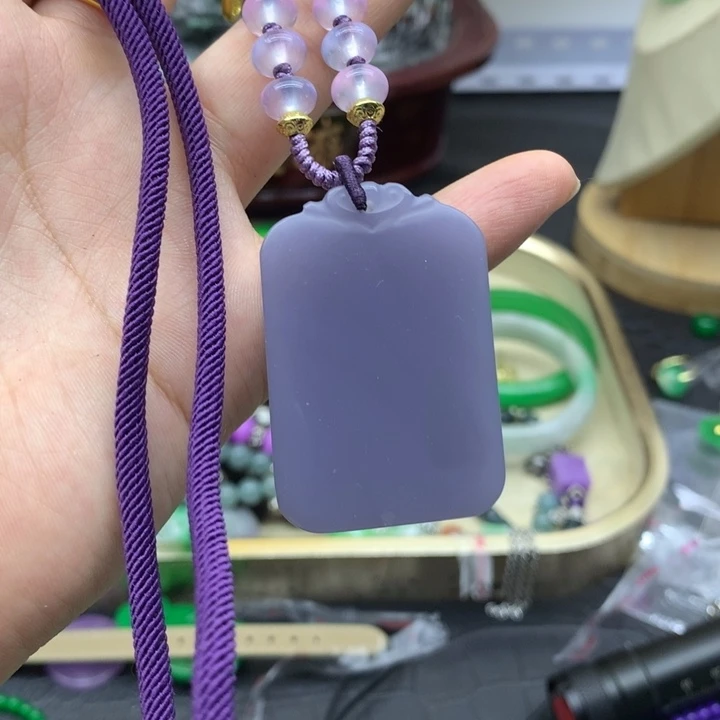 和田玉未镶嵌颈饰吊坠