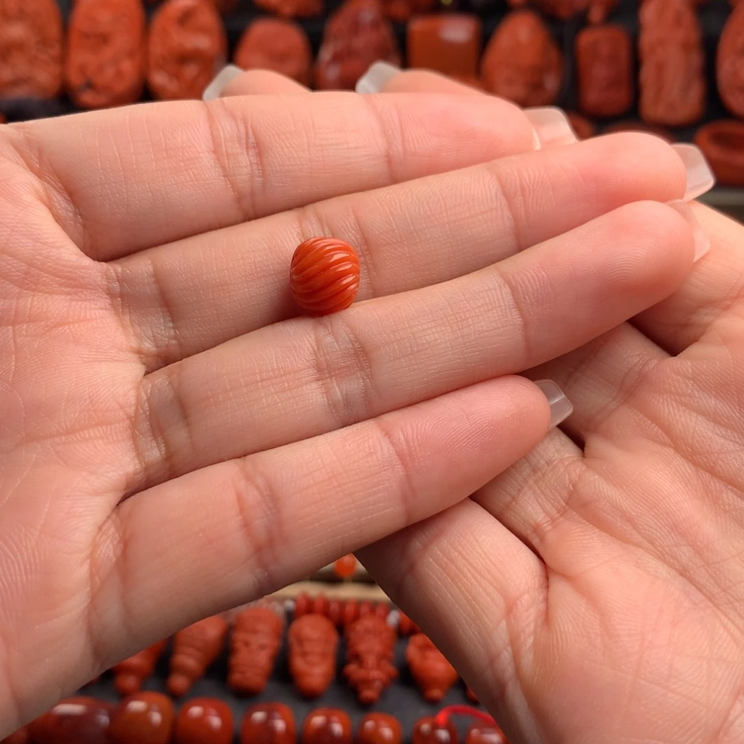 南红玛瑙精工雕刻扭瓜珠9+未镶嵌猴*