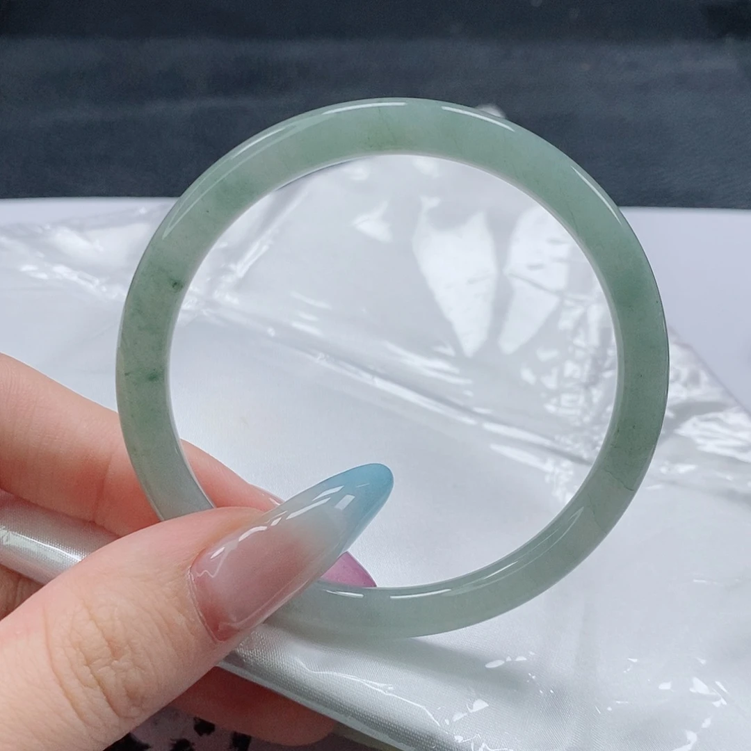 【闪购商品】未镶嵌手镯（圆镯）翡翠554号