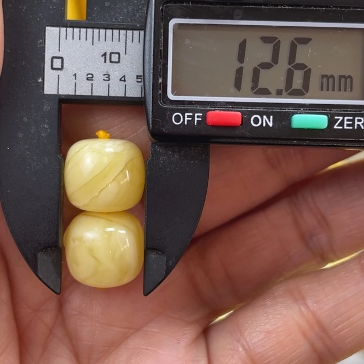 蜜蜡未镶嵌裸石46