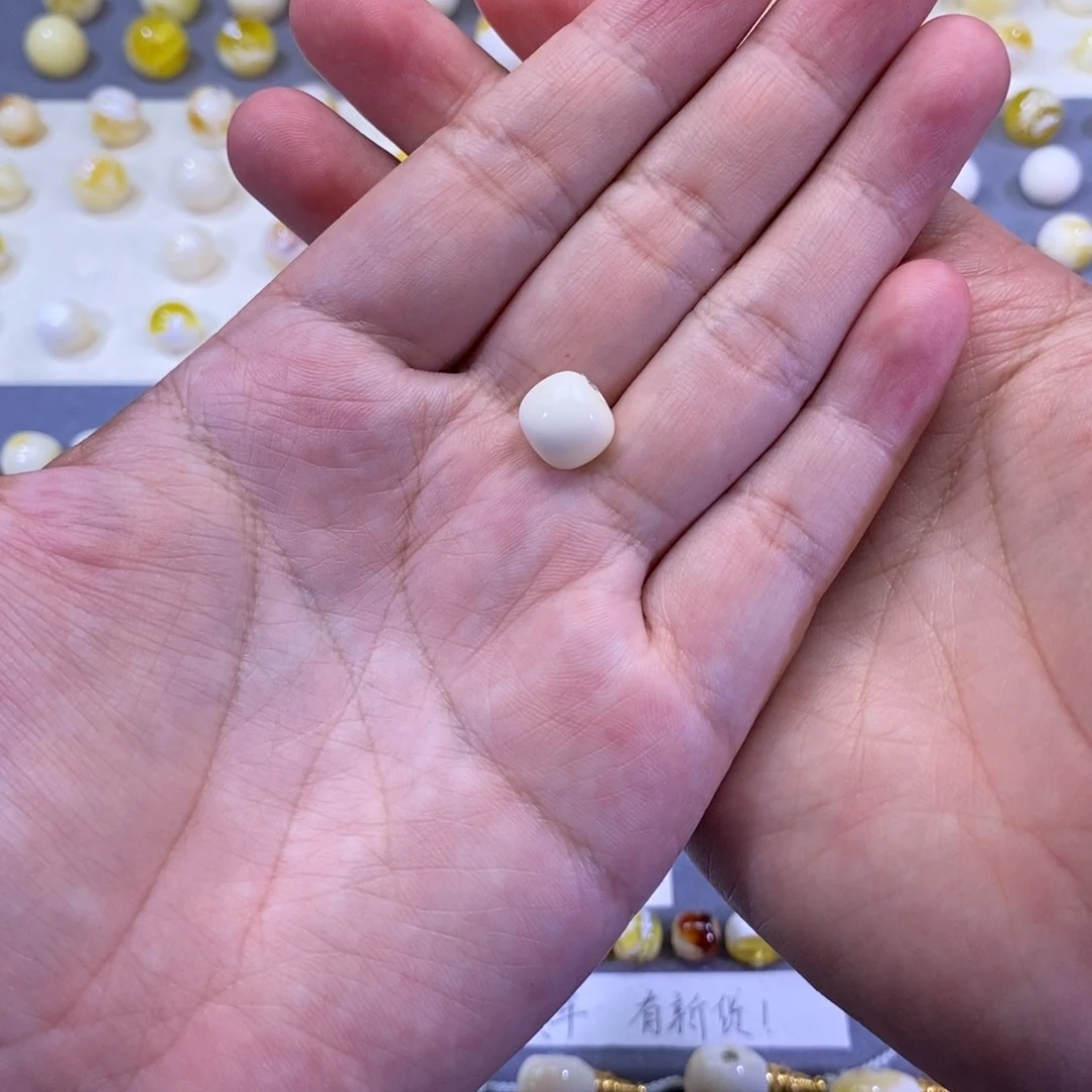 未镶嵌琥珀珠宝奇石走**花