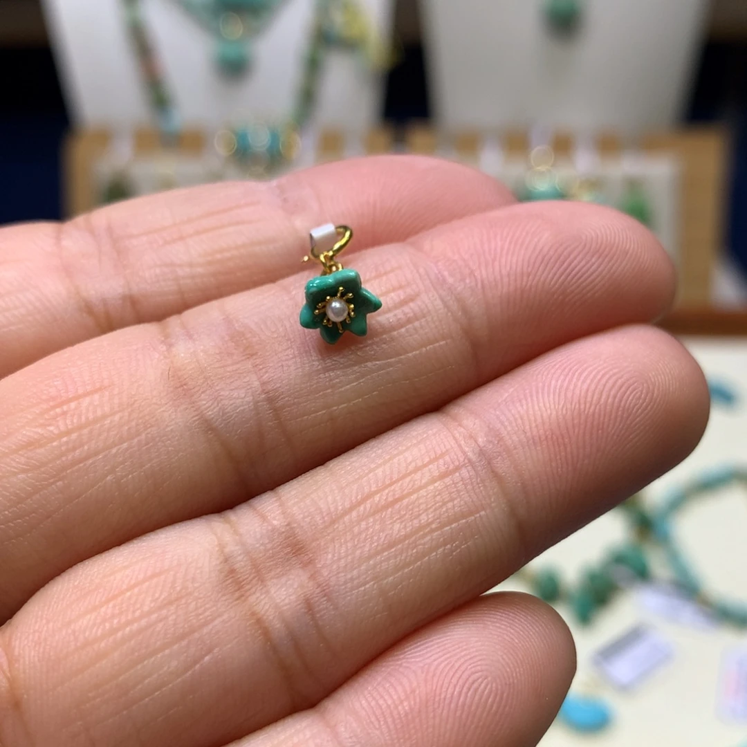 绿松石18K金镶嵌挂件