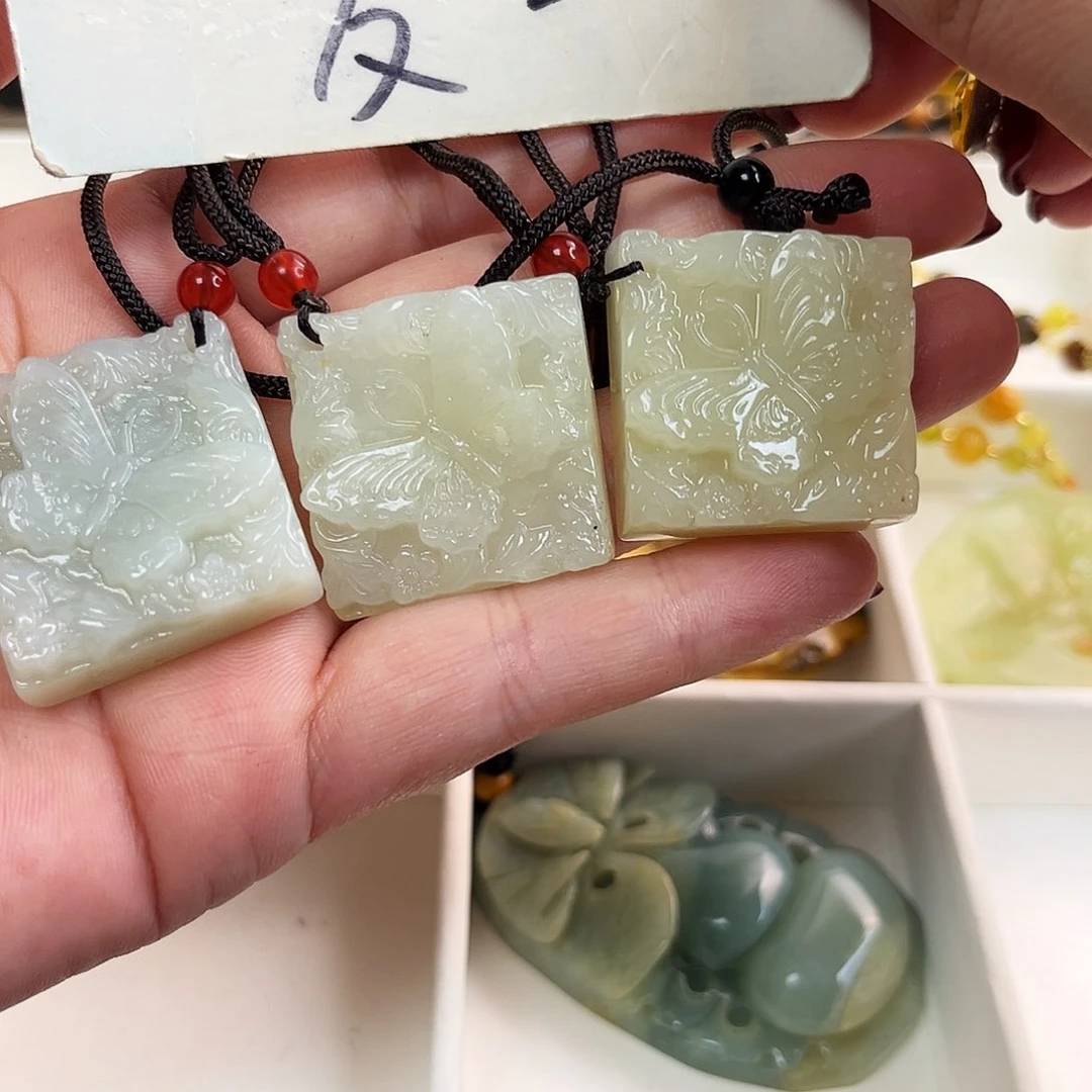 蛇纹石玉颈饰未镶嵌