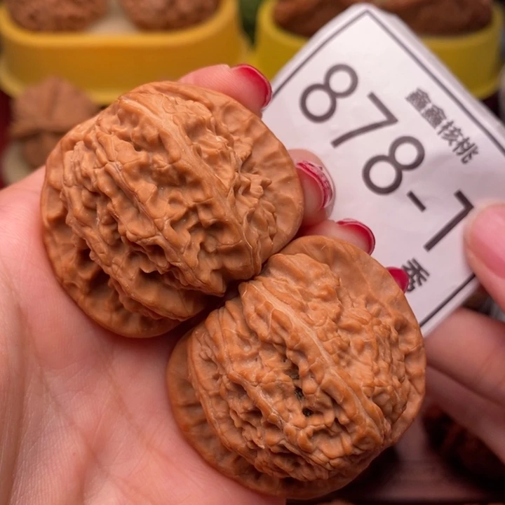 桃核把件白狮子42……