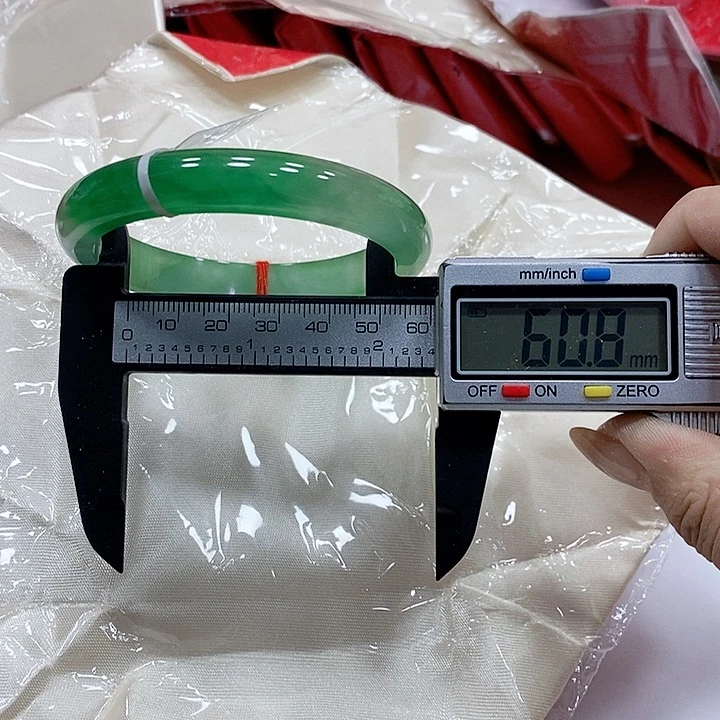 丝***丝翡翠手镯未镶嵌138