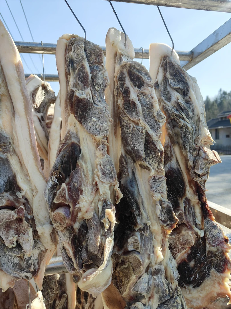 农家黑毛猪牛肉羊腿带骨福利前腿肉咸猪蹄腊山羊腿购买