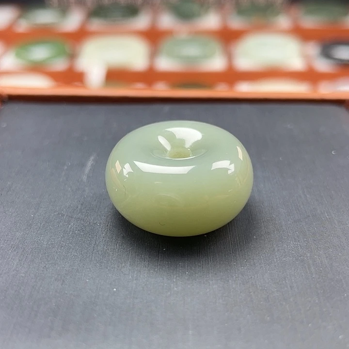 和田玉未镶嵌颈饰新疆且末迪克兰面包扣