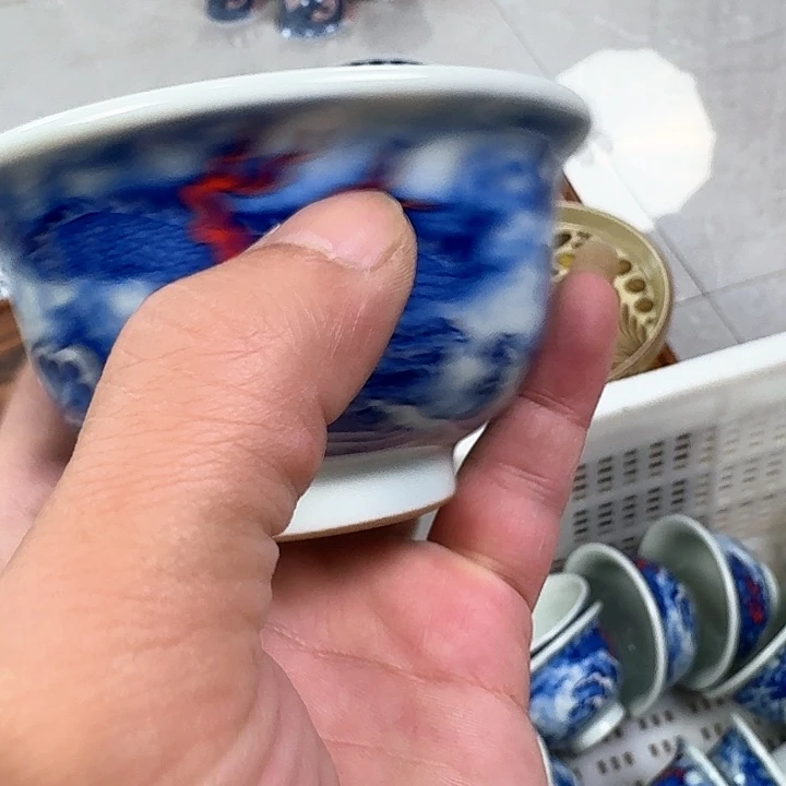 瓷片釉里红龙吸水大压手杯