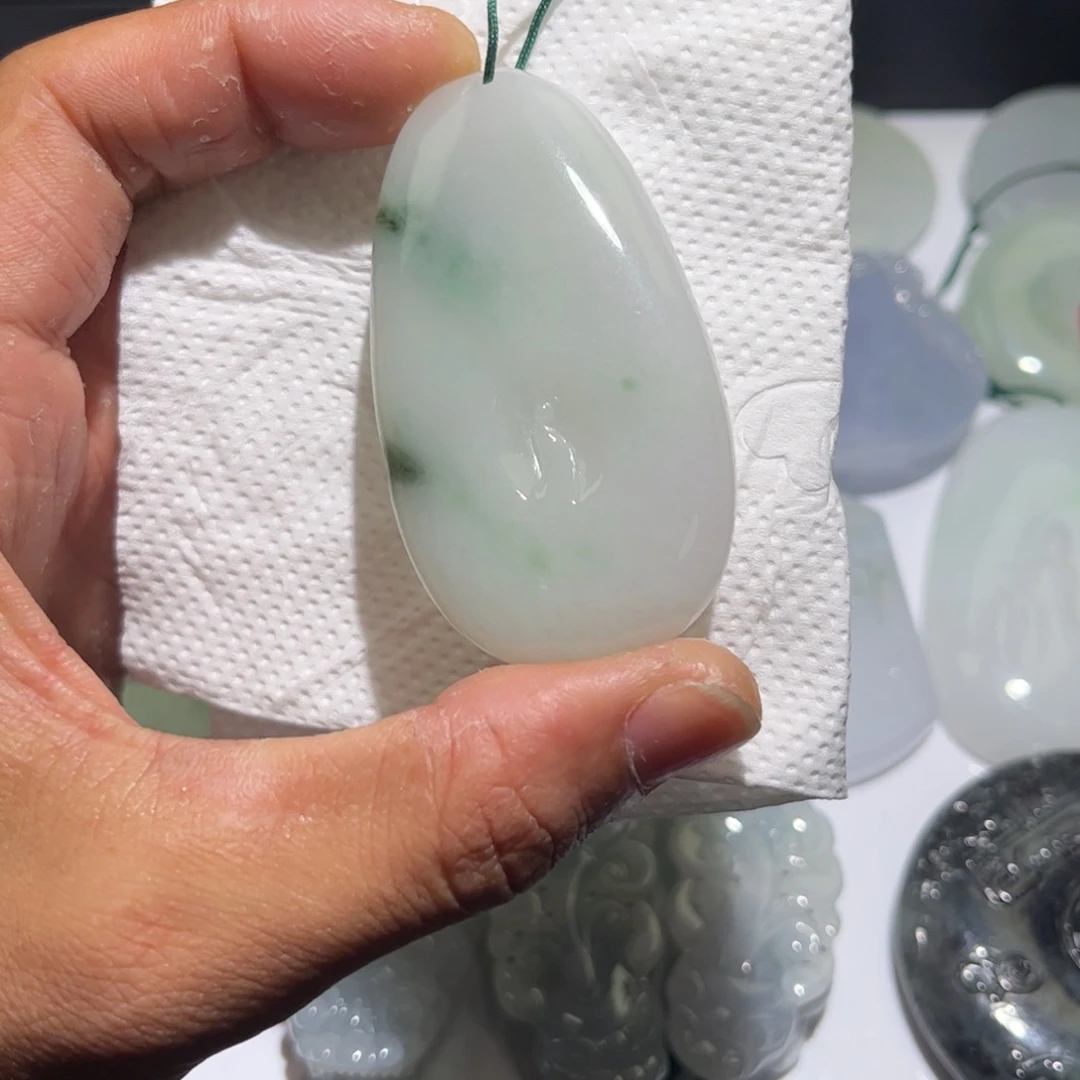 翡翠未镶嵌颈饰悟道