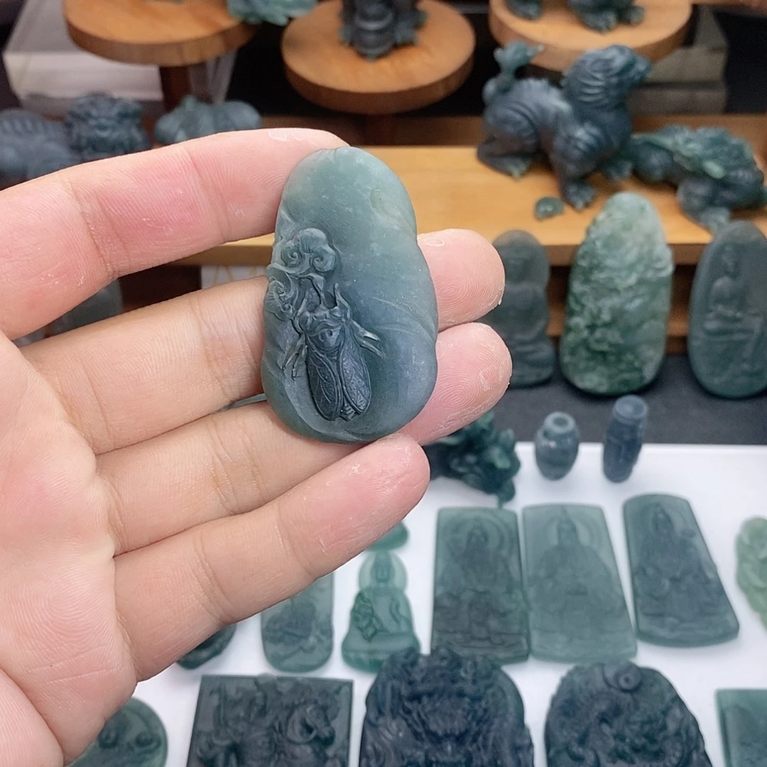 定制翡翠未镶嵌蝉