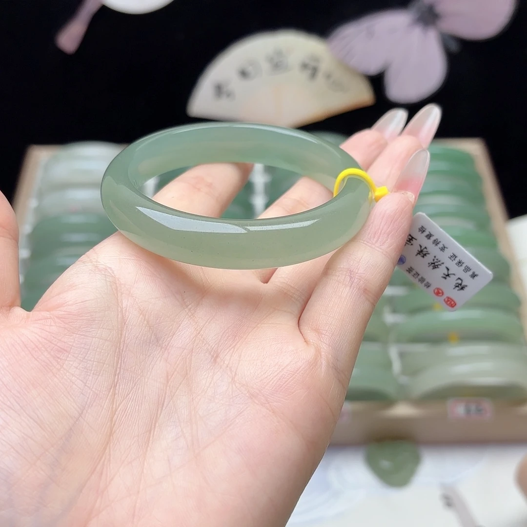 未镶嵌手镯石英质玉