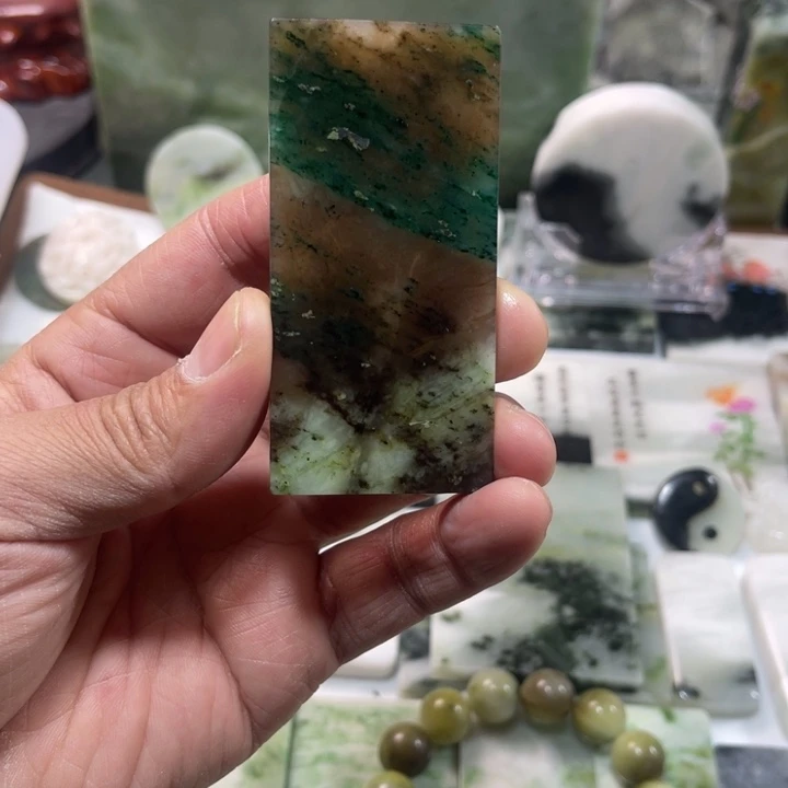 独山玉未镶嵌颈饰