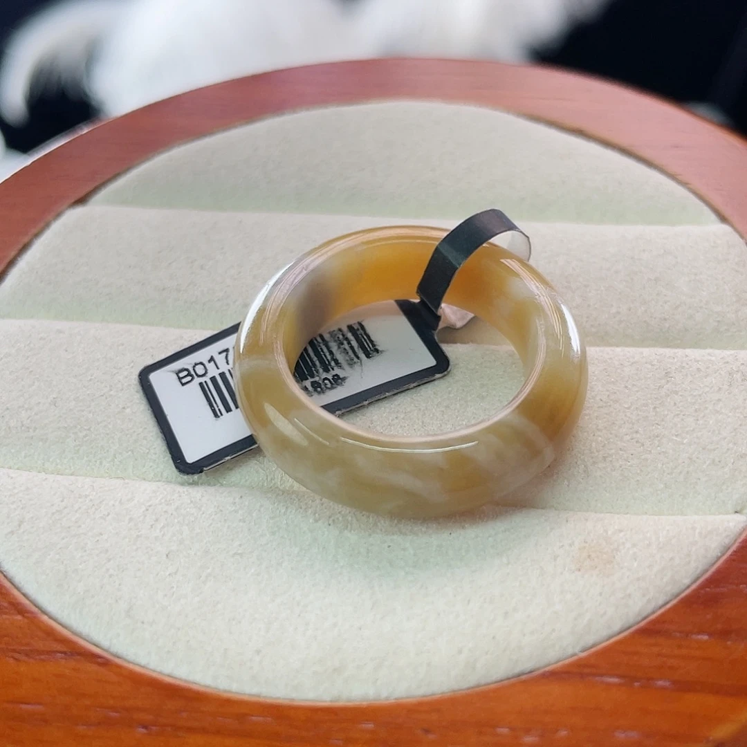 和田玉未镶嵌戒指l84。牛扎圆条。19.5。不退换